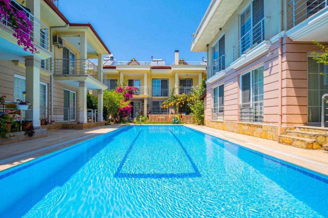 Villa Rose çalış